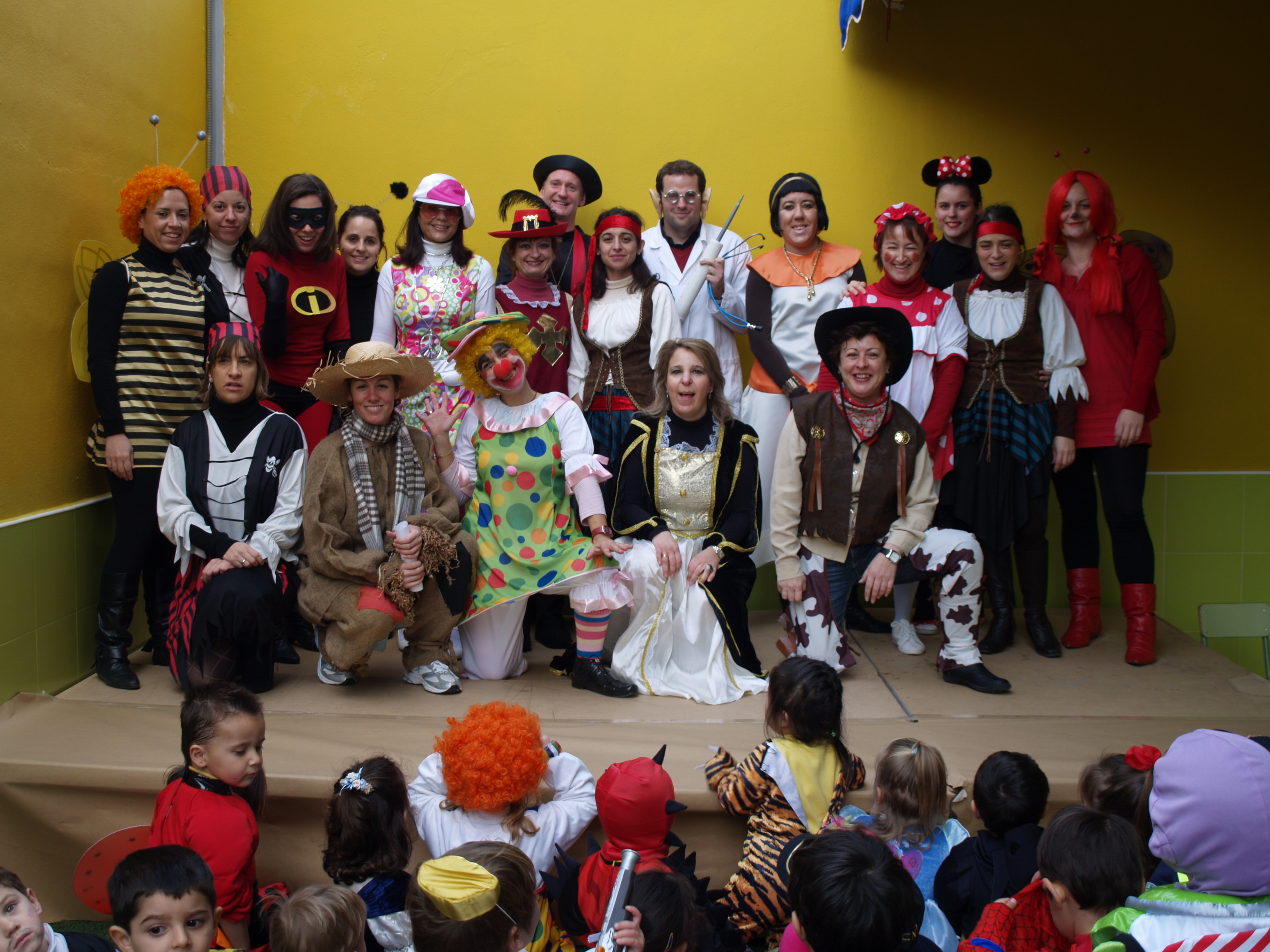 Los profesores de infantil también se disfrazaron por Carnaval