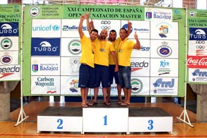 El equipo del Club Natación Añoreta que se llevó el oro en los relevos masculinos del 4x50 libres y 4x50 estilos